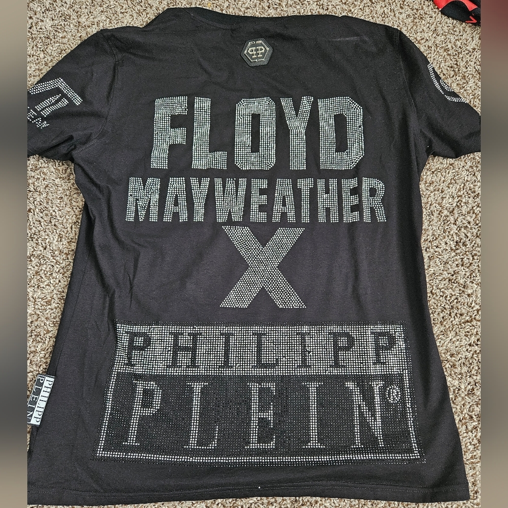 Black t-shirt